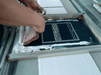 圖為水性立體金油施工場景圖 圖為水性立體金油施工場景圖